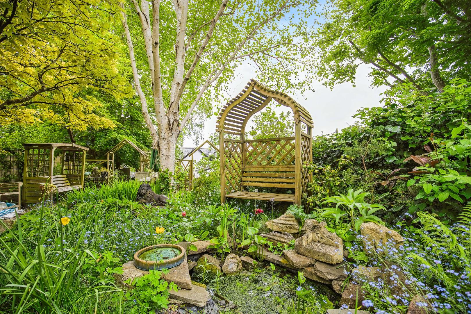 8 Church Place South, Penarth, CF64 1BA